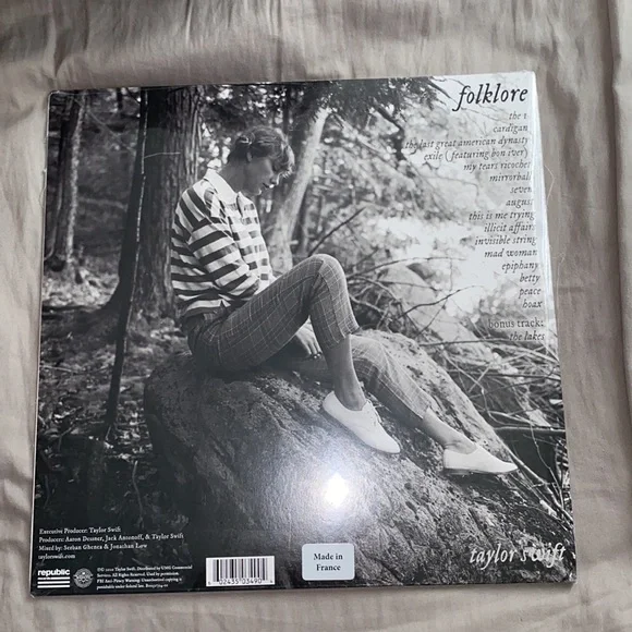 Taylor Swift Folklore Vinyl Album - Picture 2 of 5